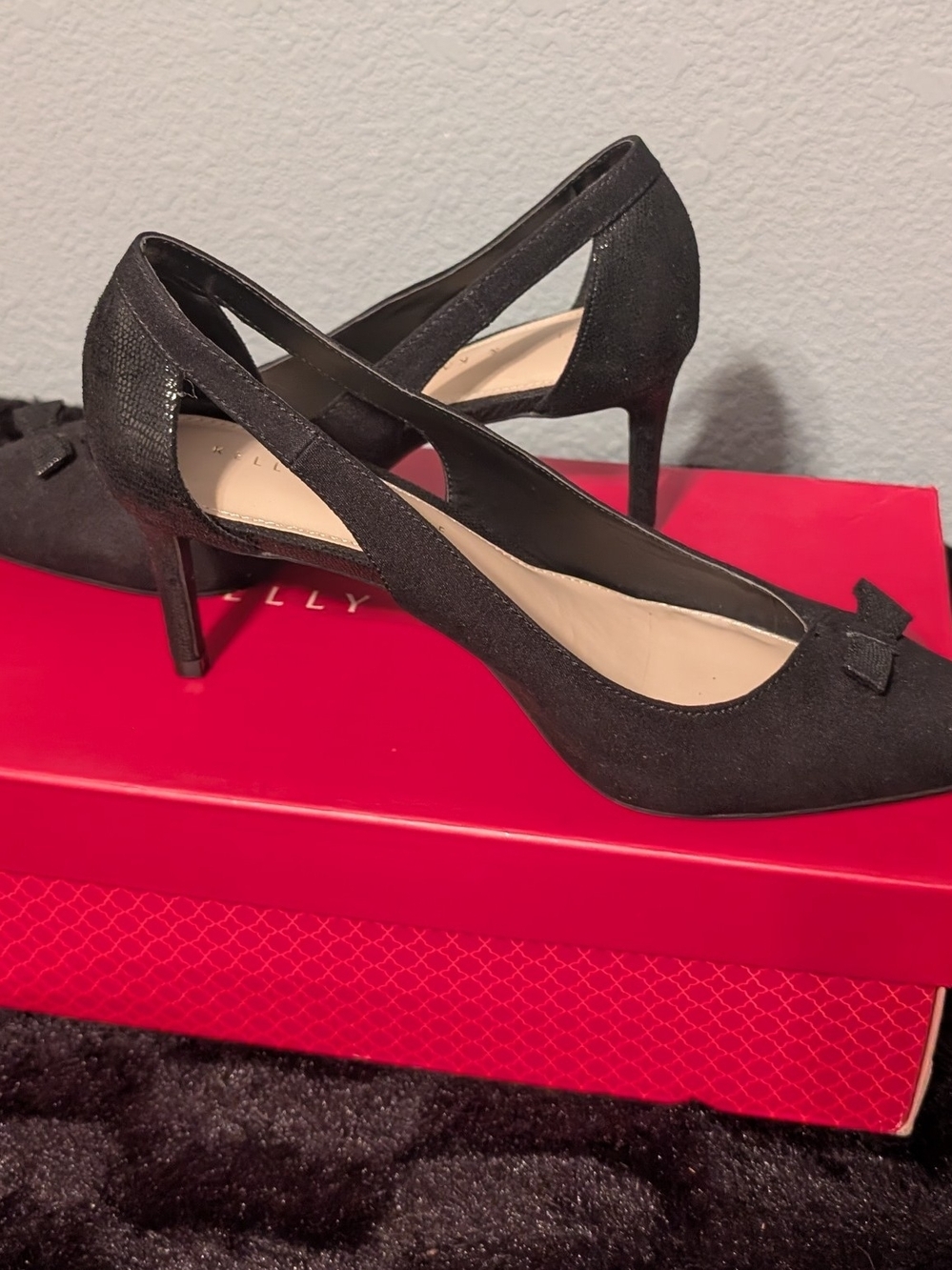 Kelly & Katie Black Pointed-Toe Bow Kitten Heel Pumps